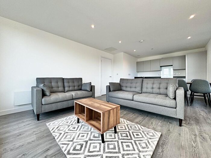 3 Bedroom Penthouse To Rent In Willow Road, Burley, Leeds, West Yorkshire, LS4