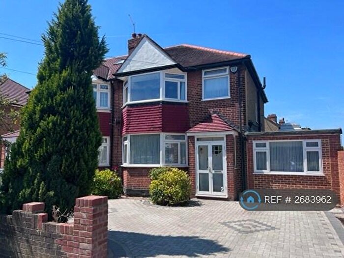 4 Bedroom Semi Detached House To Rent In Mossville Gardens, Morden, SM4