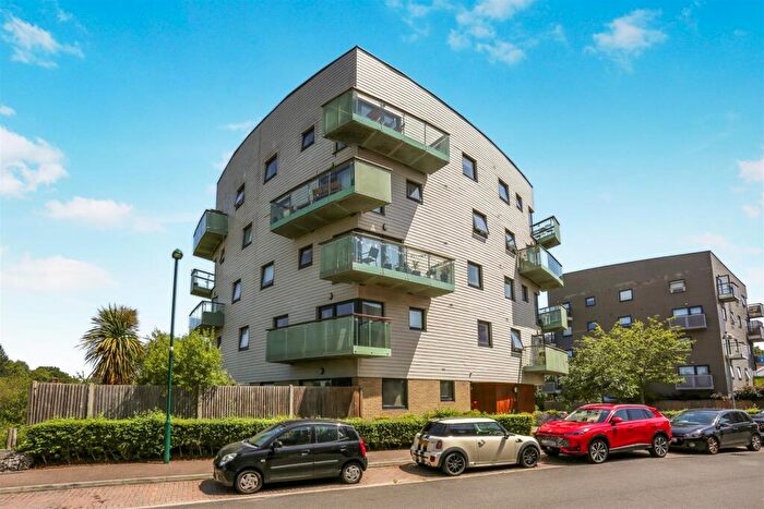 2 Bedroom Flat To Rent In Otter Drive, Carshalton, SM5