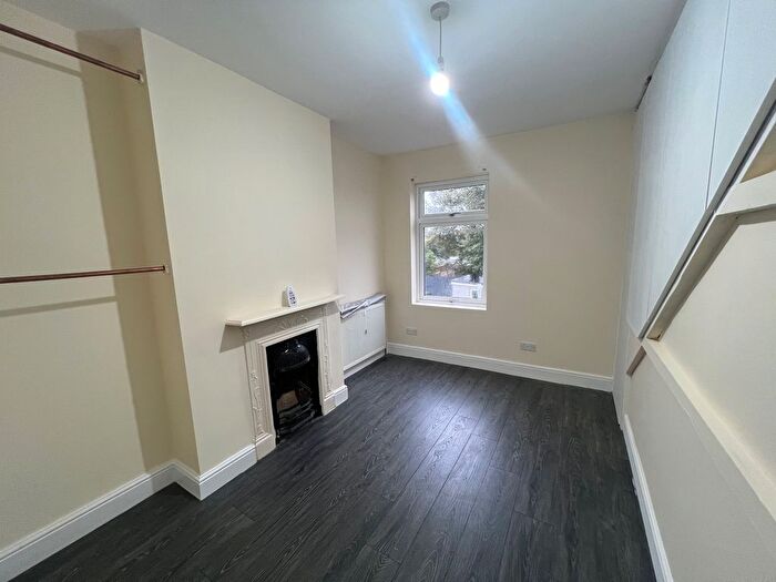 2 Bedroom End Of Terrace House To Rent In Whitley Road, Hoddesdon, EN11