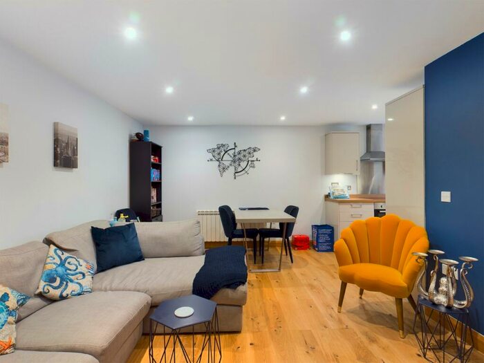 2 Bedroom Apartment To Rent In Chertsey, Surrey, KT16