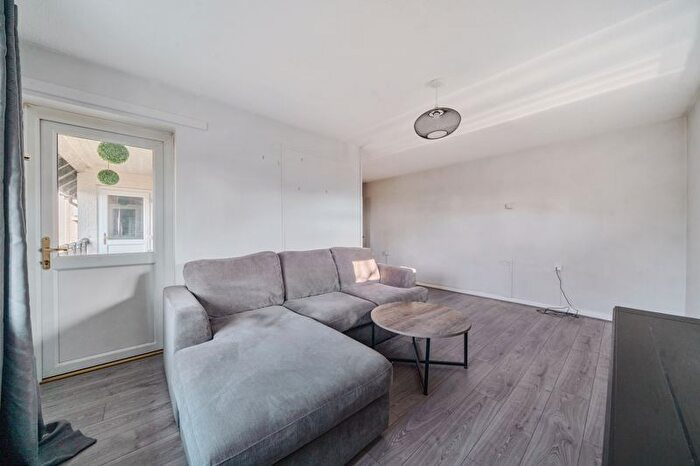 1 Bedroom Flat To Rent In Fieldway, Haslemere, GU27