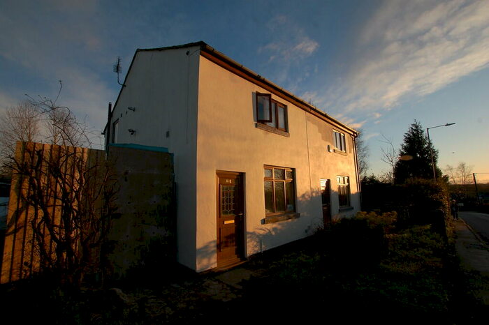 2 Bedroom Cottage To Rent In Radcliffe Road Bolton Lancashire, BL3