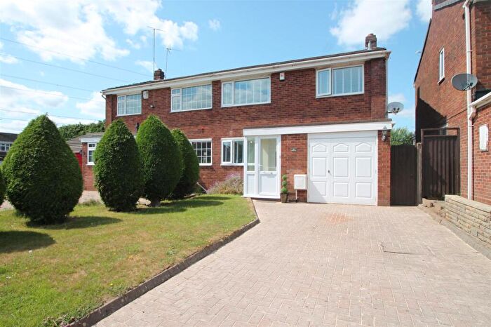 3 Bedroom Semi Detached House For Sale In Chichester Drive, Quinton, Birmingham, B32