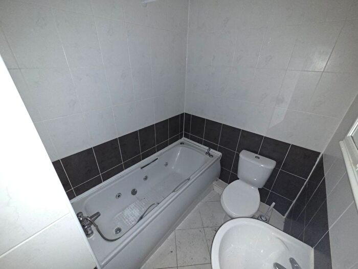 3 Bedroom Terraced House To Rent In Graham Grove, Leeds, LS4