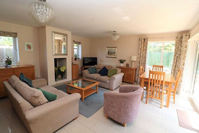 2 Bedroom Detached Bungalow To Rent In Upper St Helens Road, Hedge End, SO30