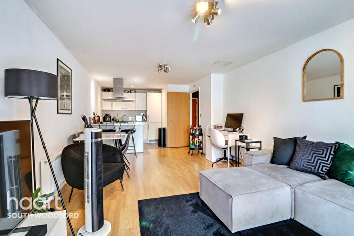 1 Bedroom Apartment For Sale In Imperial Heights, South Woodford, E18