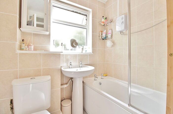 1 Bedroom End Of Terrace House To Rent In Heather Close, Isleworth, TW7