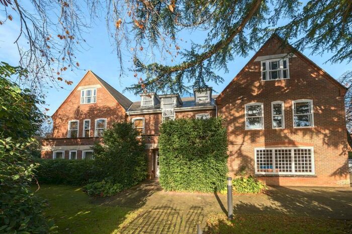 2 Bedroom Apartment To Rent In Garden Mews, Westcote Road, Reading, RG30