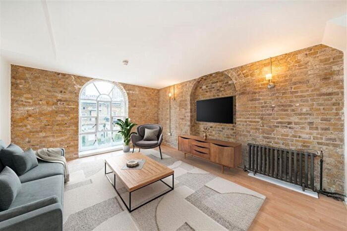 2 Bedroom Flat For Sale In Hopton Road, Woolwich, SE18