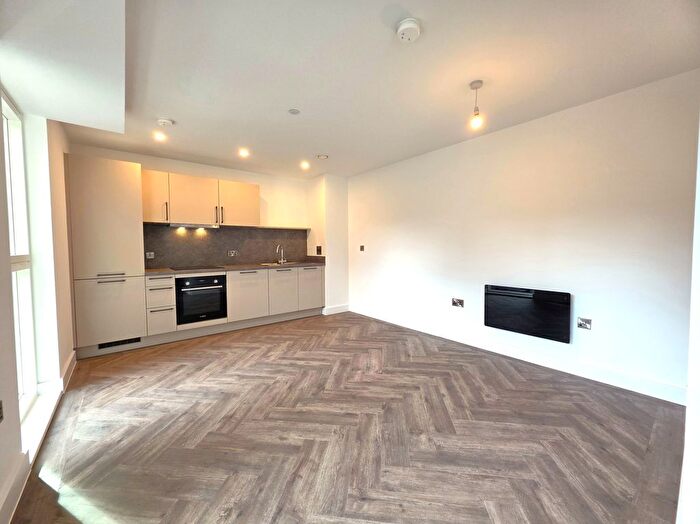 1 Bedroom Flat To Rent In Upper Gough Street, Birmingham, West Midlands, B1