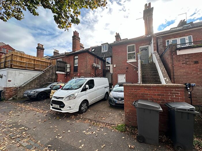 3 Bedroom Maisonette For Sale In Poole Road, Bournemouth, BH4