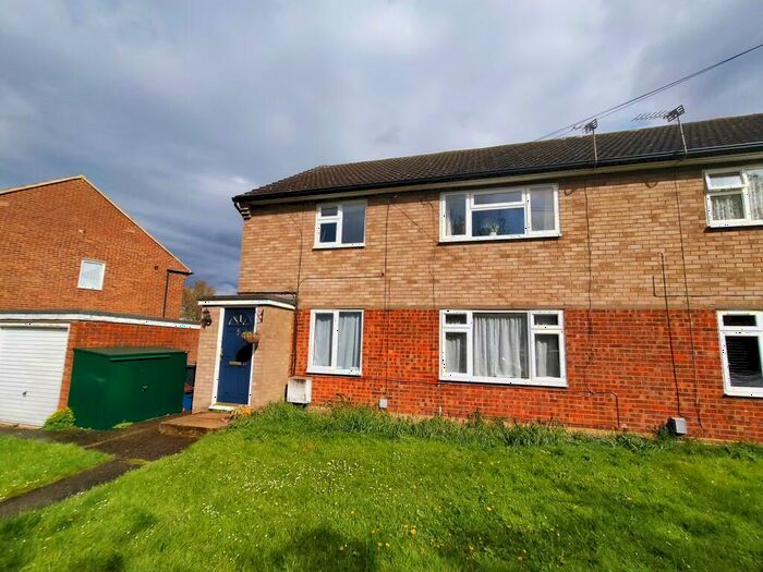 2 Bedroom Flat To Rent In Swinburne Avenue, Hitchin, SG5