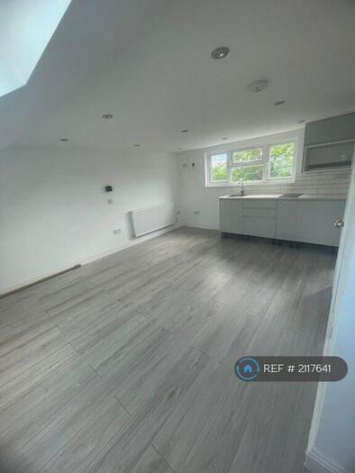 Studio To Rent In Kingsbury, London, NW9