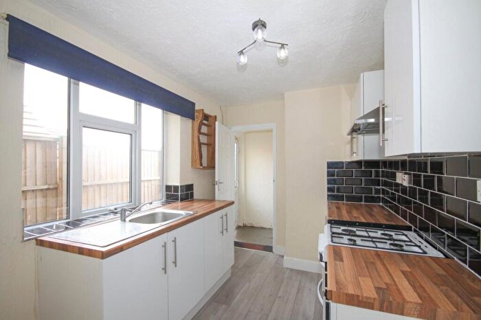 3 Bedroom End Of Terrace House To Rent In Tonge Road, Murston, Sittingbourne, Kent, ME10