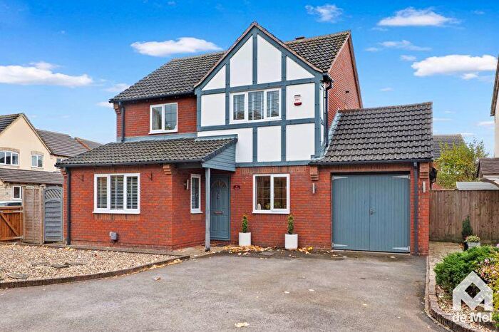 4 Bedroom Detached House For Sale In Acacia Park, Bishops Cleeve, GL52