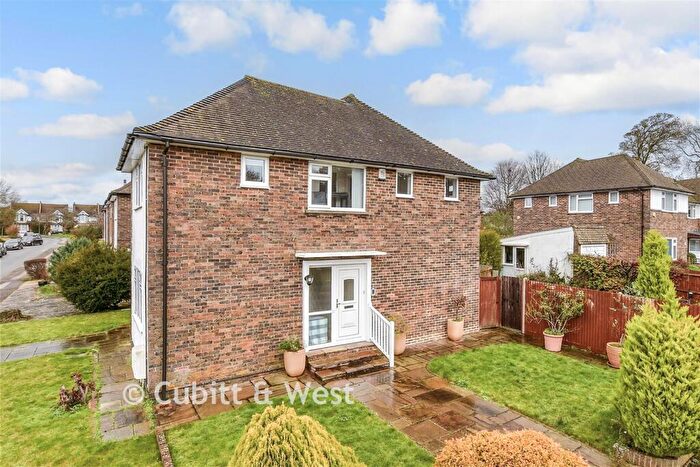 2 Bedroom Maisonette For Sale In Courtlands Crescent, Banstead, Surrey, SM7