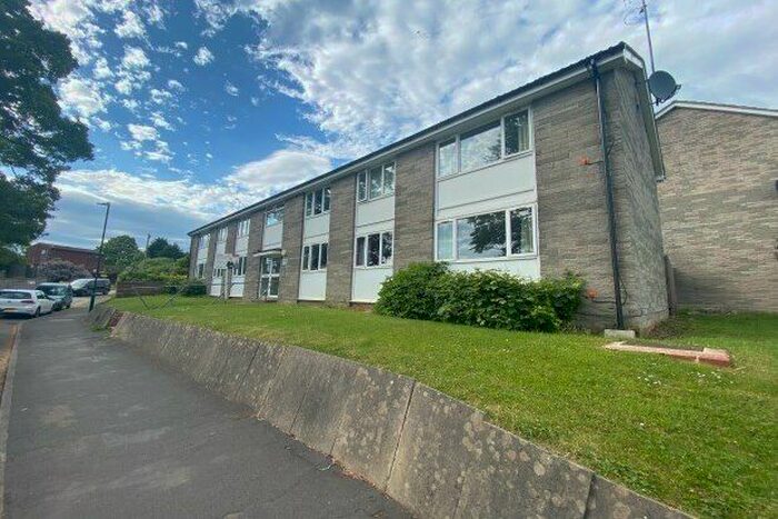 2 Bedroom Flat To Rent In Park Lane, Southam, CV47