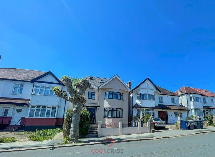 Studio To Rent In Sevington Road, London, NW4