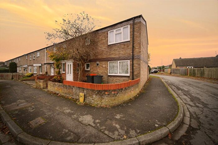 4 Bedroom End Of Terrace House For Sale In Trident Drive, Houghton Regis, Dunstable, LU5