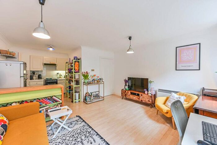 1 Bedroom Flat For Sale In Sancroft Street, Kennington, London, SE11