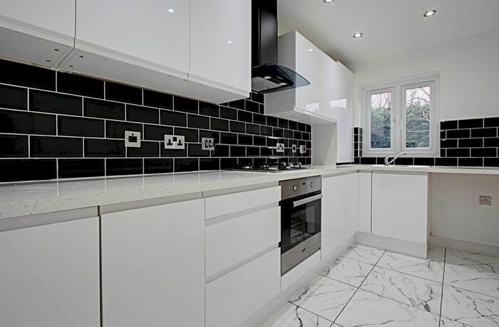 1 Bedroom Flat To Rent In Greenwich Court, Parkside, Waltham Cross, Hertfordshire, EN8