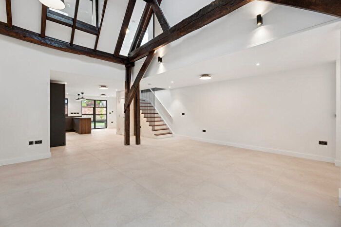 3 Bedroom Barn Conversion For Sale In Waterside, Chesham, HP5