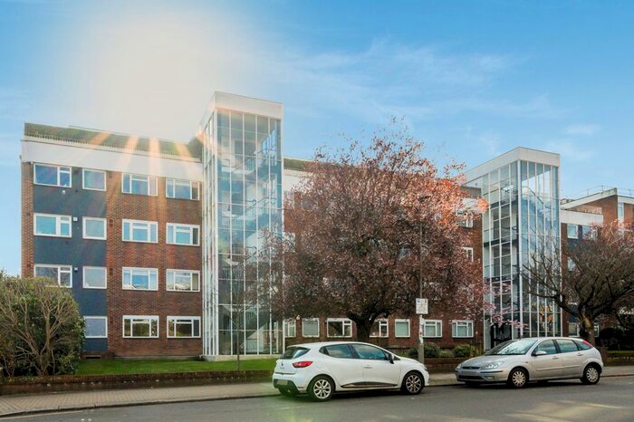 2 Bedroom Flat To Rent In Lansdowne, Carlton Drive, Putney, SW15