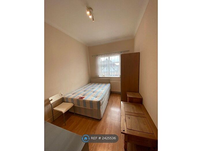 Studio To Rent In London, London, NW2