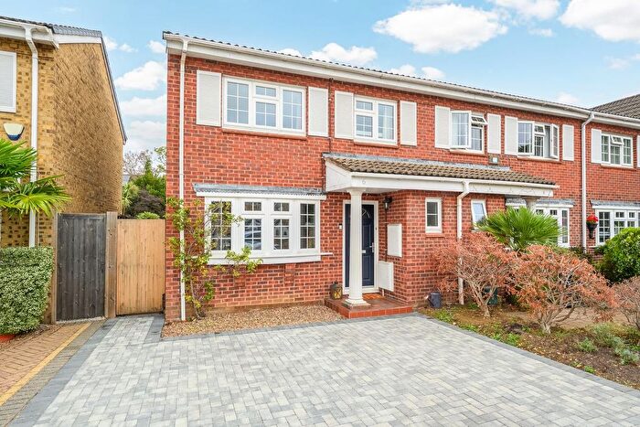 3 Bedroom End Terrace House For Sale In Stamford Road, Walton-On-Thames, KT12