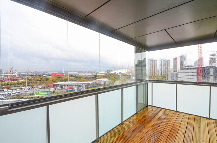 2 Bedroom Flat For Sale In New Village Avenue, Poplar, London, E14