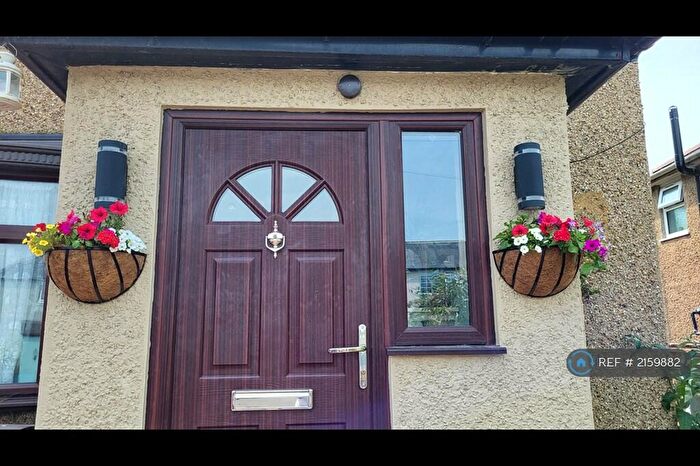 3 Bedroom Semi-Detached House To Rent In Marshall Avenue, St. Albans, AL3