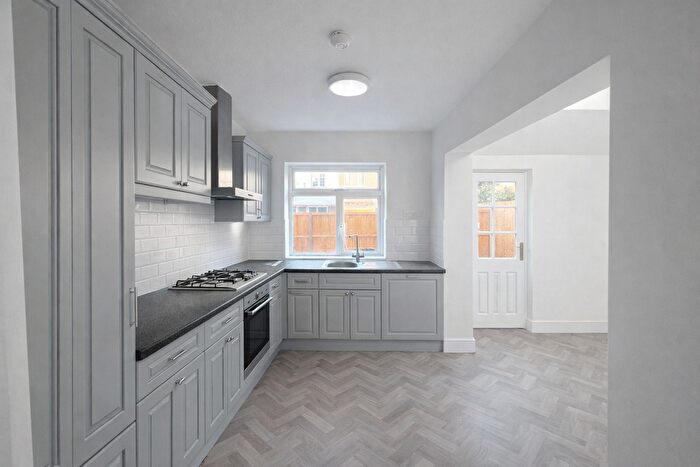 5 Bedroom Town House To Rent In Pekin Street, London, E14