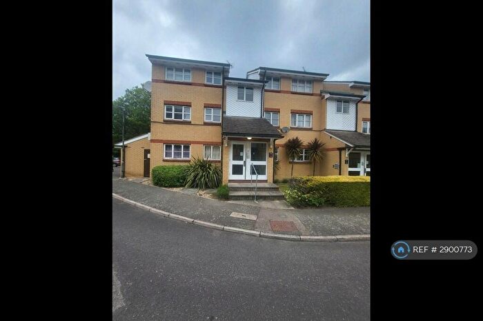 2 Bedroom Flat To Rent In Heddington Grove, London, N7