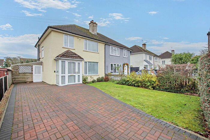 3 Bedroom Semi Detached House For Sale In Lincoln Road, Maidstone, ME15