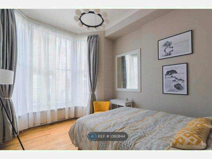 2 Bedroom Flat To Rent In Hatherley Grove, London, W2