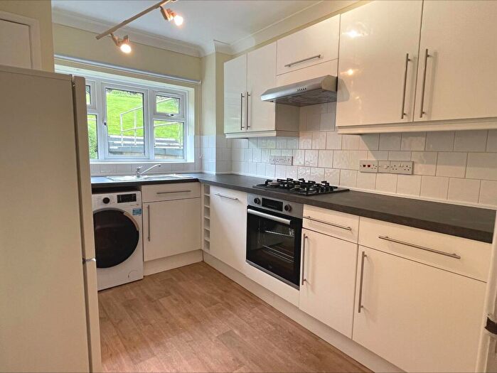 2 Bedroom Apartment To Rent In Chatham Park, Bath, BA2