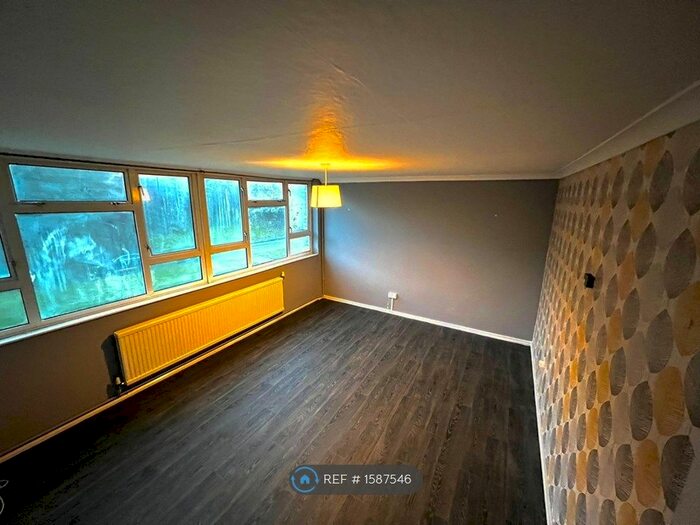 3 Bedroom Flat To Rent In Viaduct Court, Lower Cwm, Pontypool, NP4