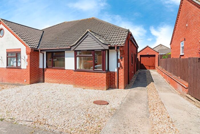 2 Bedroom Bungalow For Sale In Meadowvale Close, Beccles, Suffolk, NR34