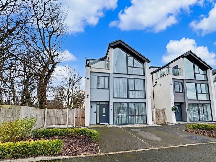 5 Bedroom Detached House For Sale In Meadow View, Radcliffe, M26