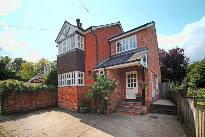 4 Bedroom House To Rent In Green Lane Ascot, SL5