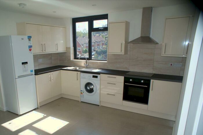 3 Bedroom Maisonette To Rent In Windsor Close, Godalming, Surrey, GU7