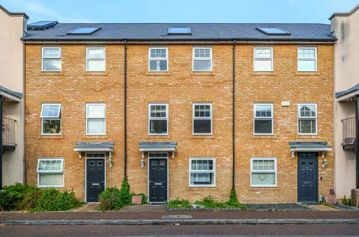 4 Bedroom Terraced House To Rent In Renwick Drive, Bickley, Kent, BR2
