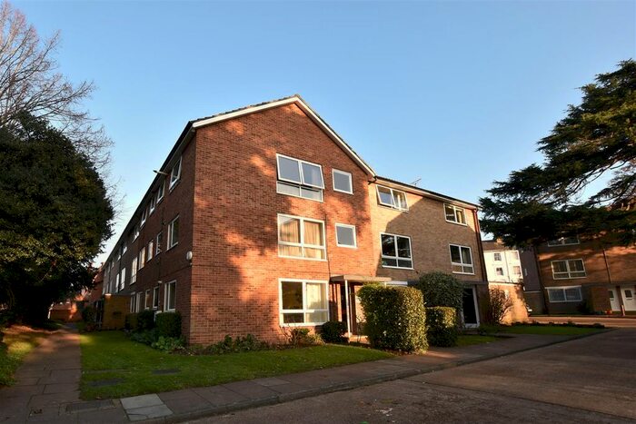 2 Bedroom Flat To Rent In Maple Road, Surbiton, KT6