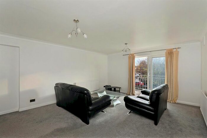 2 Bedroom Flat To Rent In Queens Gate Gardens, London, SW15