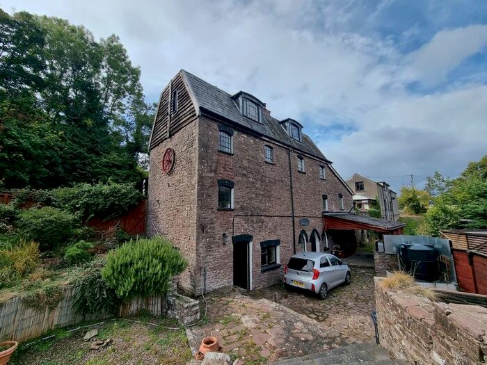 3 Bedroom Detached House For Sale In Yr Aildy, Glan Camlas, Talybont-On-Usk, Brecon, Powys, LD3