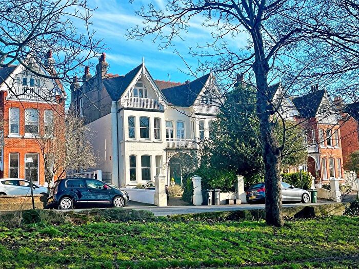 2 Bedroom Flat For Sale In Preston Park Avenue, Brighton, BN1
