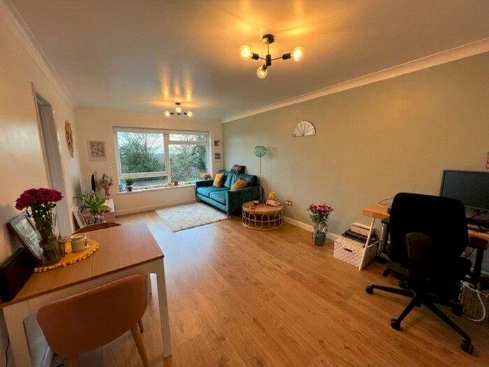 1 Bedroom Apartment To Rent In Lyonsdown Road, New Barnet, Barnet, EN5
