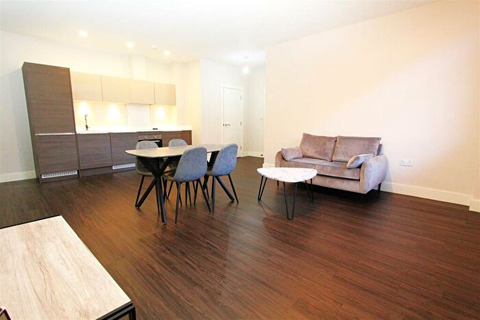 2 Bedroom Flat To Rent In Dawsons Square, Pudsey, LS28