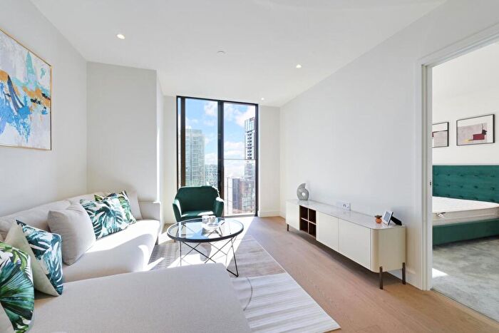 2 Bedroom Apartment To Rent In Harcourt Tower, Marsh Wall, London, E14